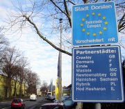 Am Ortseingang&nbsp;: Partnerstädte Dorstens, zwei Straßen wurden hier danach benannt