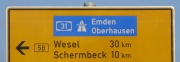 Die B58 verläuft von Venlo über Wesel nach Wulfen auf der Trasse der napoleonischen Chaussee (abgesehen von modernen Ortsumgehungen wie um Schermbeck)