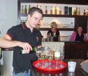 Ricardo Penzel eröffnete am 2.9.08 das "61", die neue Gastronomie im Gemeinschaftshaus