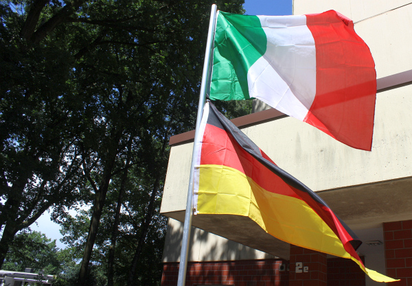 Datei:Flaggen Italien Deutschland.jpg