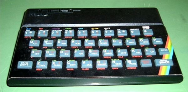 Datei:Sinclair ZX Spectrum 2.jpg