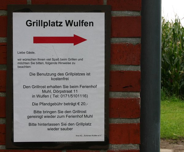 Datei:Schild Grillplatz Wulfen Fehmarn.jpg