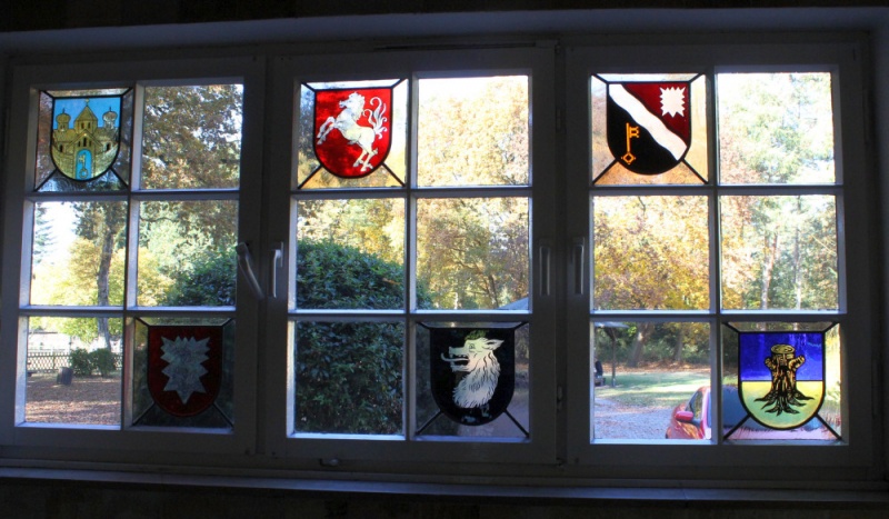 Datei:JH Wappenfenster 1000.jpg