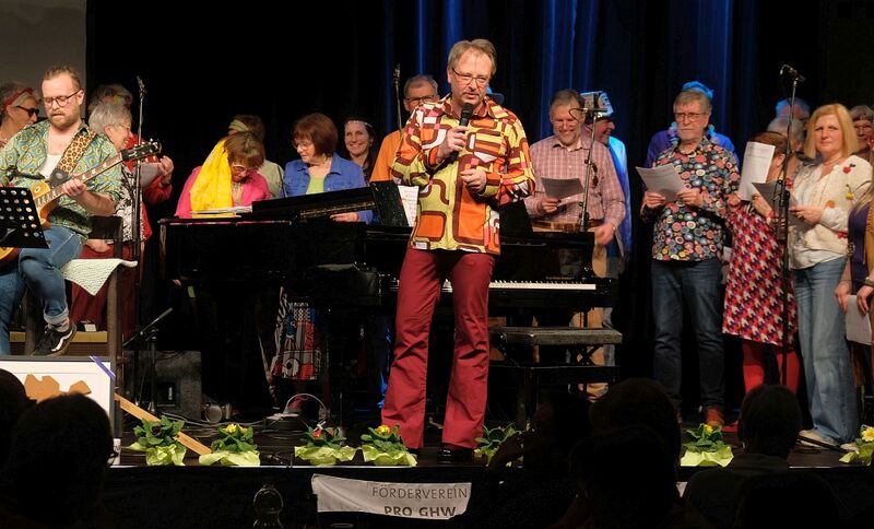 Datei:Lange Tafel Kirchenchor.jpg