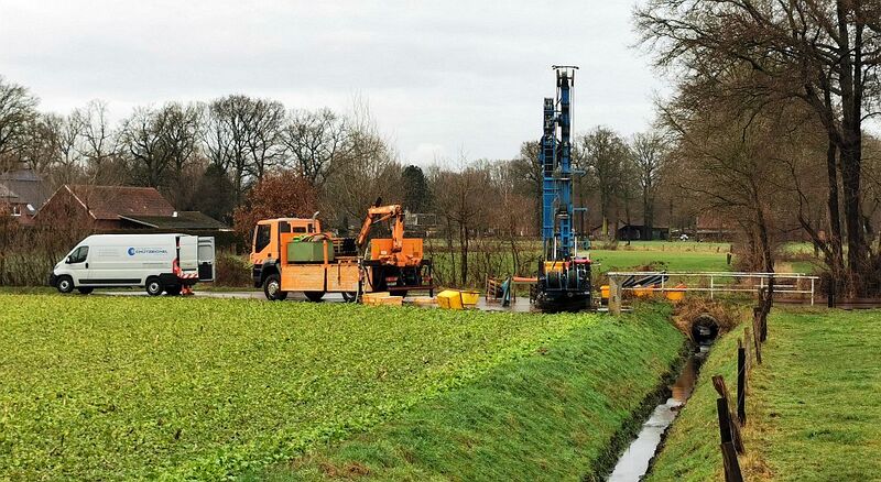 Datei:Bohrturm bei Hotel Schürmann.jpg