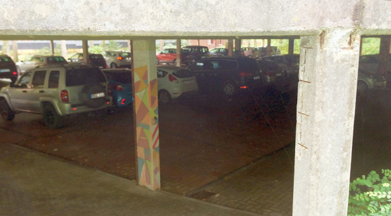 Datei:Parkdeck Betonschaden.jpg