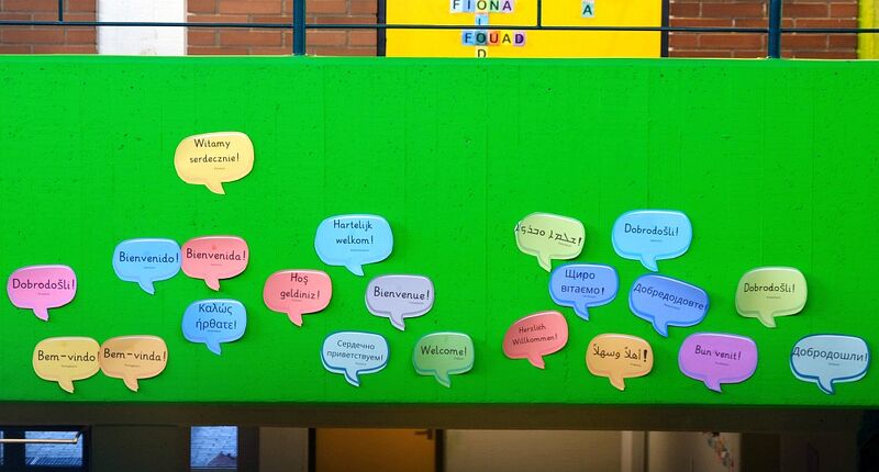 Datei:Willkommen in vielen Sprachen.jpg