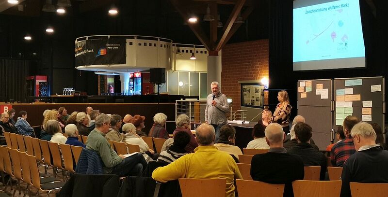 Datei:Zwischennutzung WuMa Veranstaltung dez 25.jpg