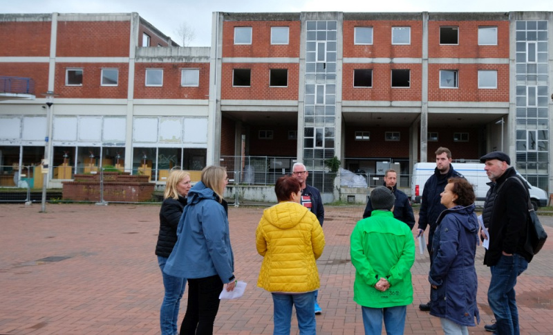 Datei:Aufbruch Vorgespräch Marktplatz.jpg