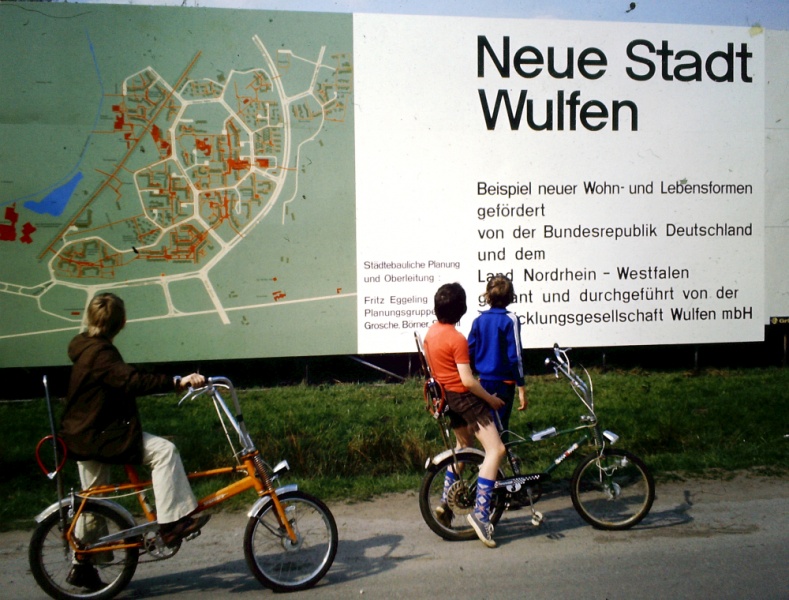 Datei:Großschild Neue Stadt Wulfen.jpg