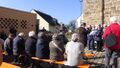 Nach dem Gottesdienst blieben noch viele zur Gedenkstunde