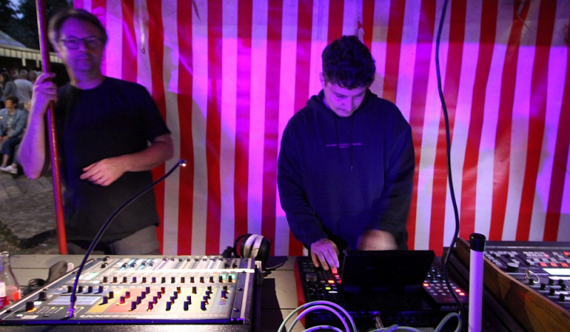 Datei:Sommernacht Technik.jpg