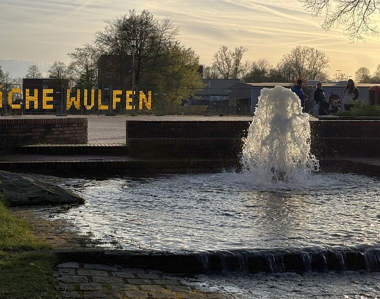 Datei:KÜHN Springbrunnen.jpg