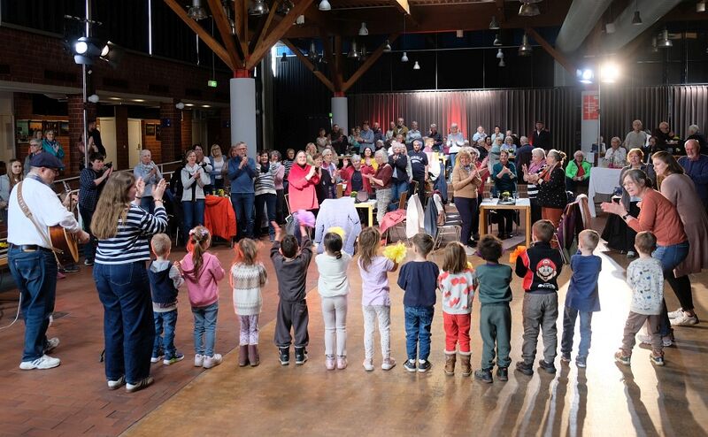 Datei:Marktcafe Jubiläum Kindergruppe.jpg