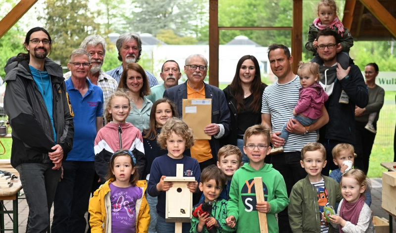Datei:Heimatverein Wulfen Nistkästen Bau KiGa NRW Stiftung Förderzusage 05 05 2023 FotoBludau (1).jpg