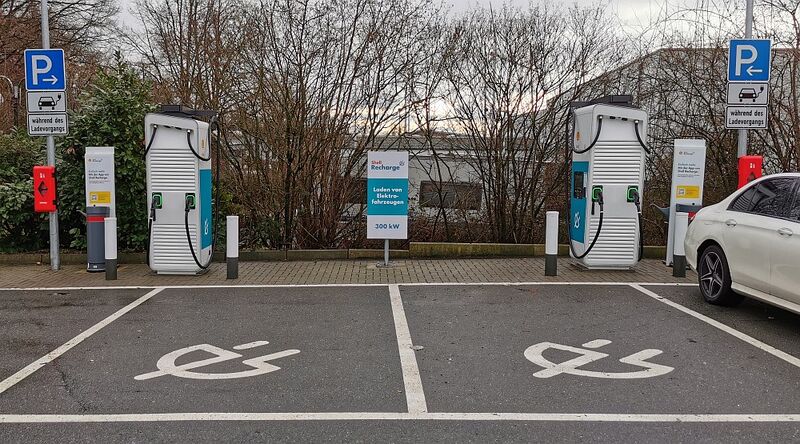 Datei:Shell eTankstelle 26.jpg