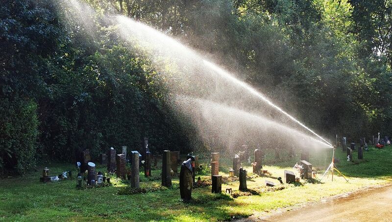 Datei:Friedhof Beregnung.jpg
