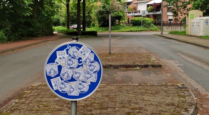 Datei:Schalke Stickerunwesen.jpg