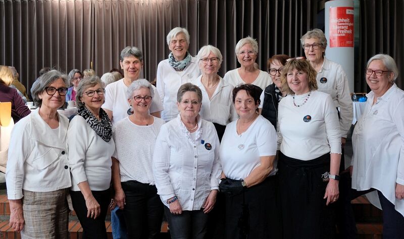 Datei:Marktcafe Jubiläum Team.jpg